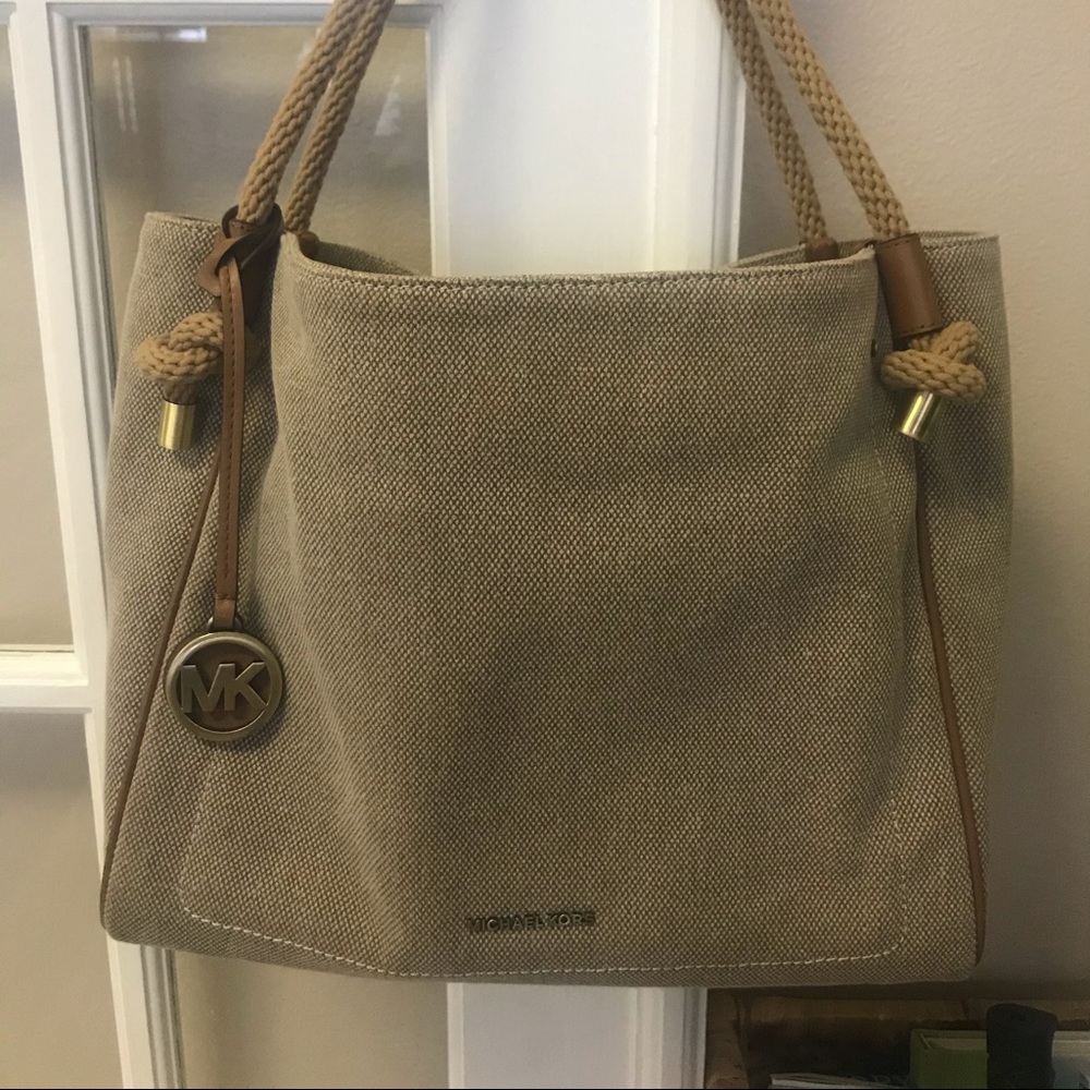 Michael Kors Isla Large Tote
